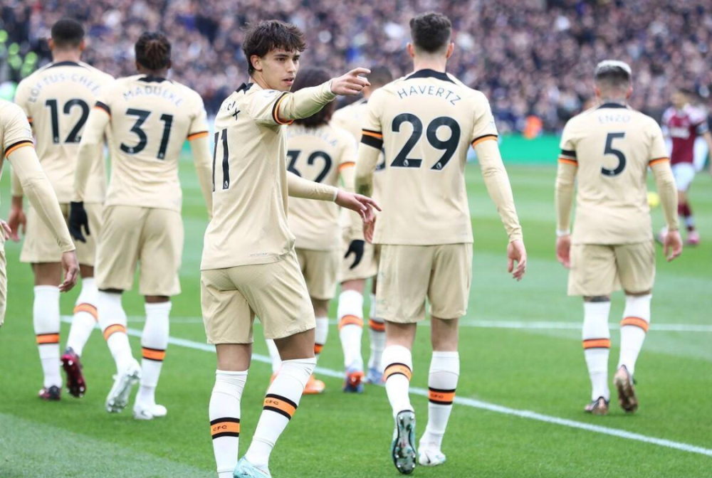 开云体育在线-SHR险胜DK，Crisp线上压制力十足强强对话淘汰赛，点燃全场激情